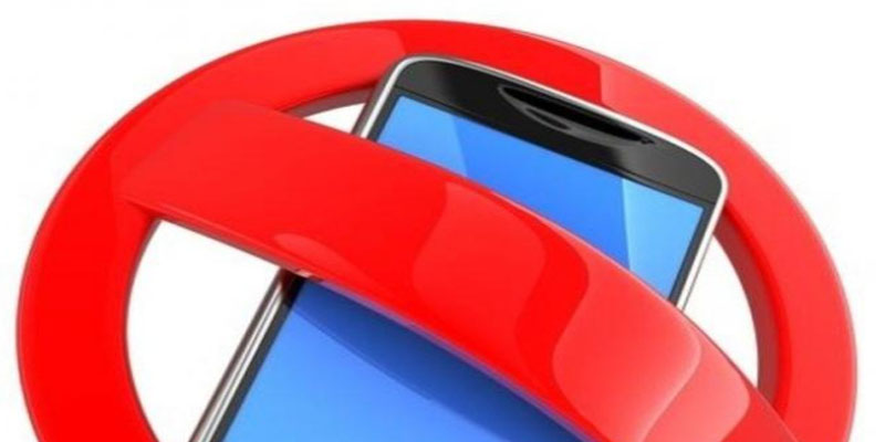 فرنسا تمنع الهواتف الجوالة في المدارس